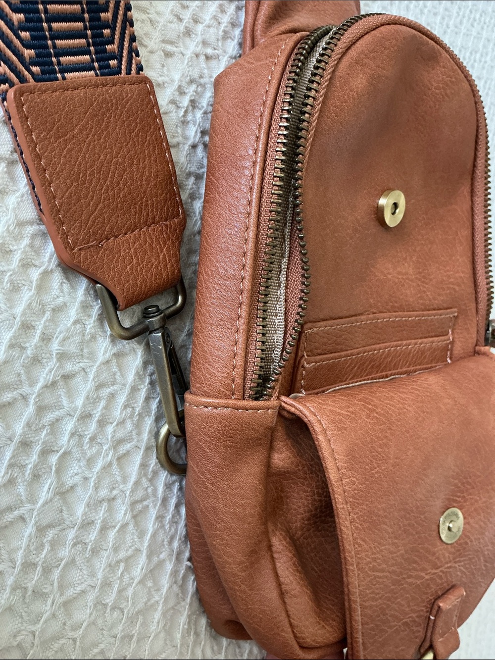 Anthropologie Urban Originals Tan Crossbody Sling Bag with Patterned Strap - Picture 3 of 9
